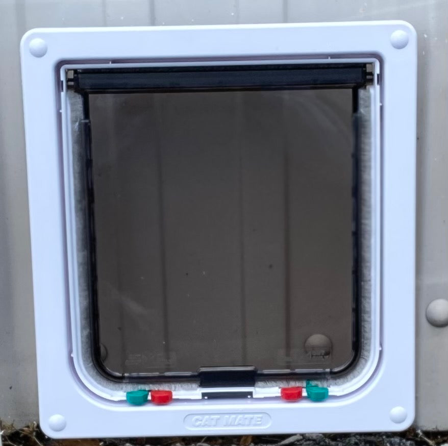SWINGING CENTER FLAP REPLACEMENT LOCKING CAT FLAP REPLACEMENT Cat